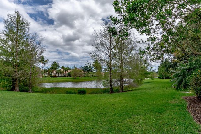 4705 Dovehill Drive, Palm Beach Gardens, FL 33418
