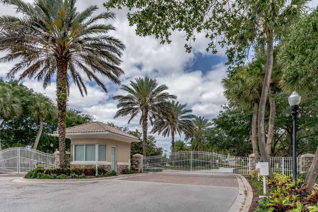 4705 Dovehill Drive, Palm Beach Gardens, FL 33418