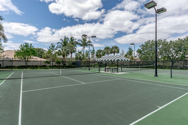 4705 Dovehill Drive, Palm Beach Gardens, FL 33418