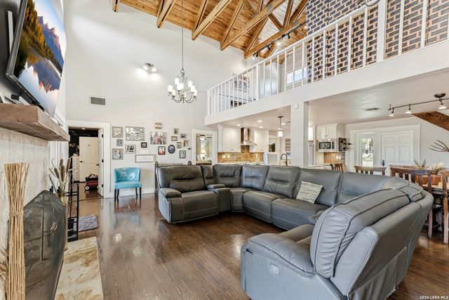975 FLYING R RANCH RD E, Spring Branch, TX 78070
