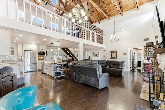 975 FLYING R RANCH RD E, Spring Branch, TX 78070