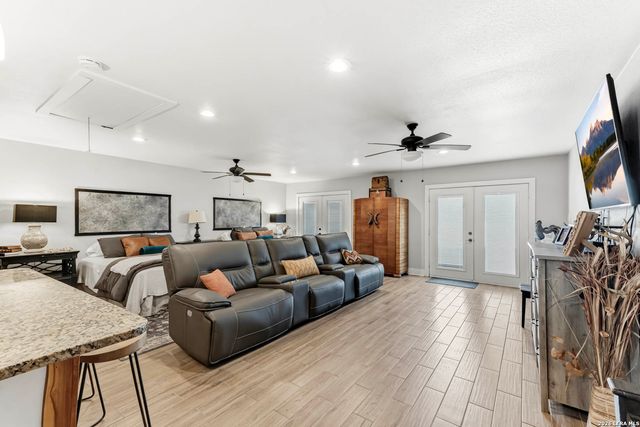 975 FLYING R RANCH RD E, Spring Branch, TX 78070