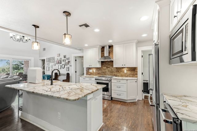 975 FLYING R RANCH RD E, Spring Branch, TX 78070