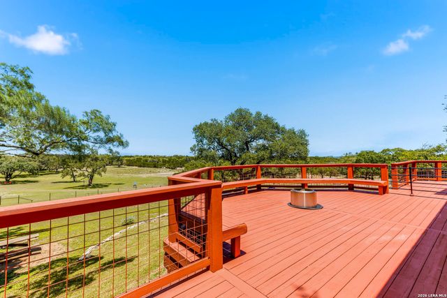 975 FLYING R RANCH RD E, Spring Branch, TX 78070
