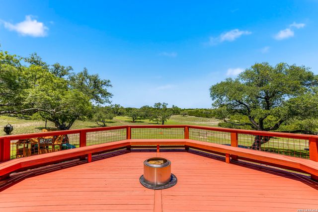 975 FLYING R RANCH RD E, Spring Branch, TX 78070
