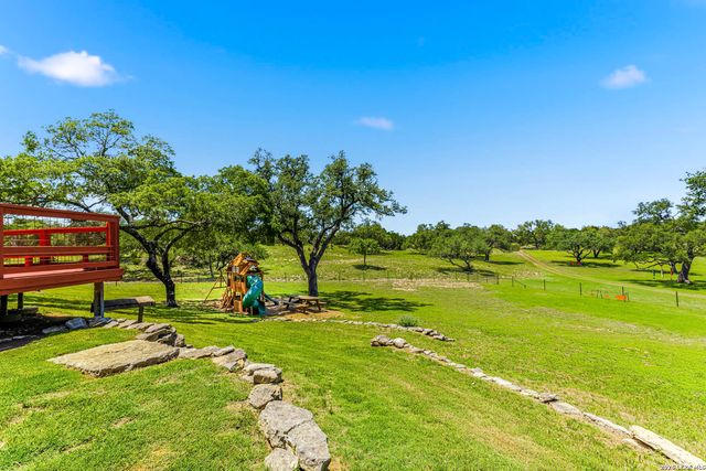 975 FLYING R RANCH RD E, Spring Branch, TX 78070
