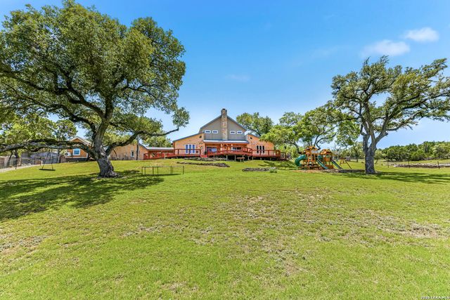 975 FLYING R RANCH RD E, Spring Branch, TX 78070