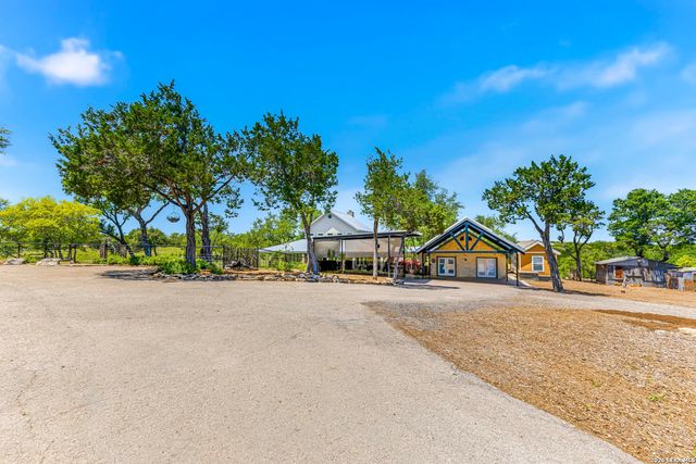 975 FLYING R RANCH RD E, Spring Branch, TX 78070