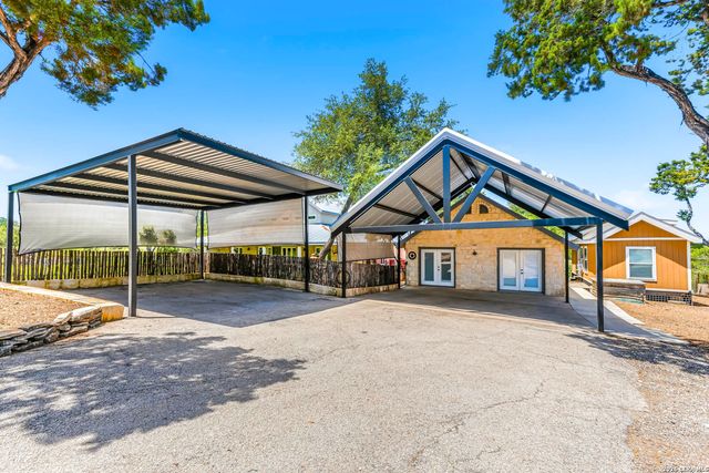 975 FLYING R RANCH RD E, Spring Branch, TX 78070