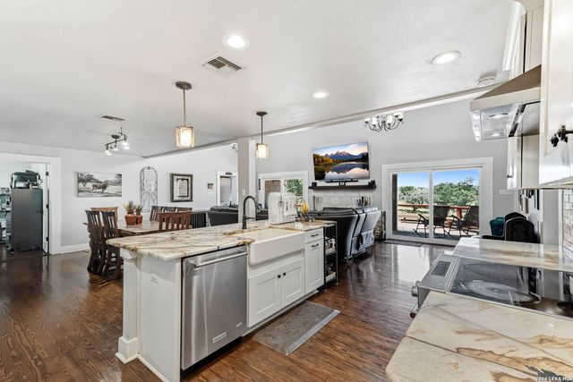 975 FLYING R RANCH RD E, Spring Branch, TX 78070