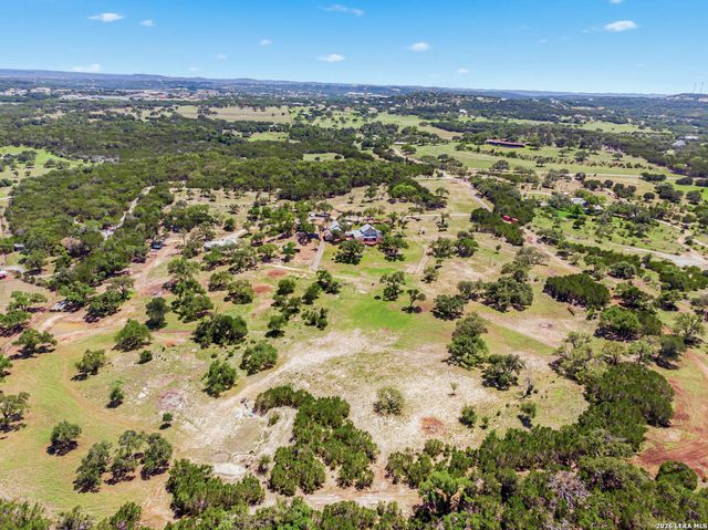 975 FLYING R RANCH RD E, Spring Branch, TX 78070