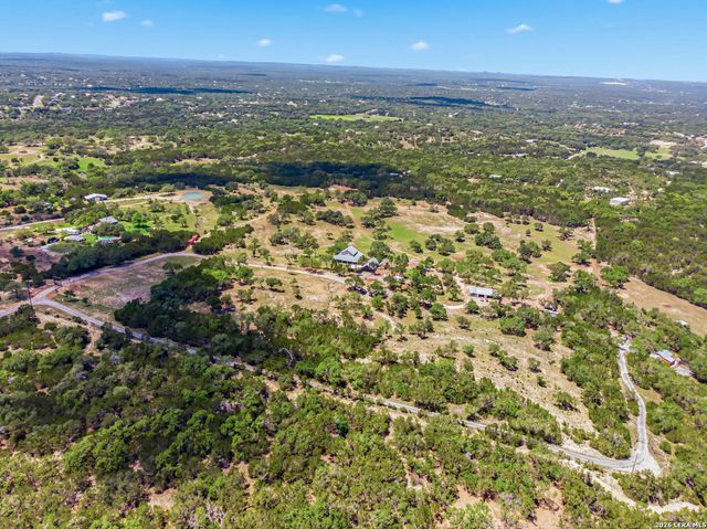 975 FLYING R RANCH RD E, Spring Branch, TX 78070
