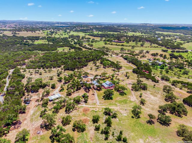 975 FLYING R RANCH RD E, Spring Branch, TX 78070