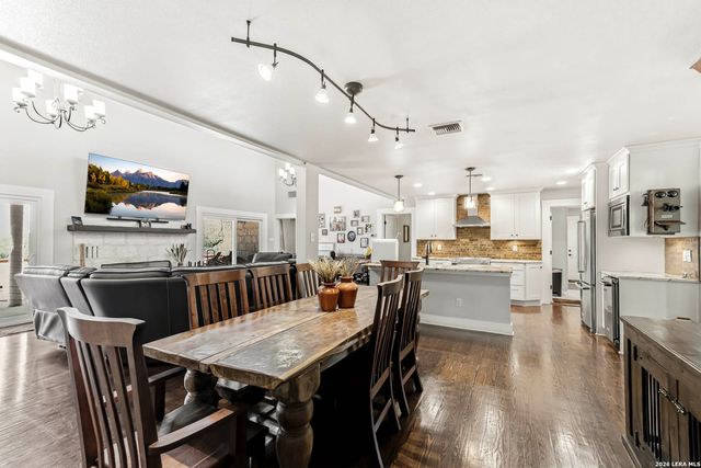 975 FLYING R RANCH RD E, Spring Branch, TX 78070