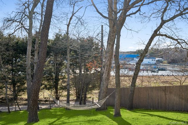 6 Private Row, Hampton Bays, NY 11946