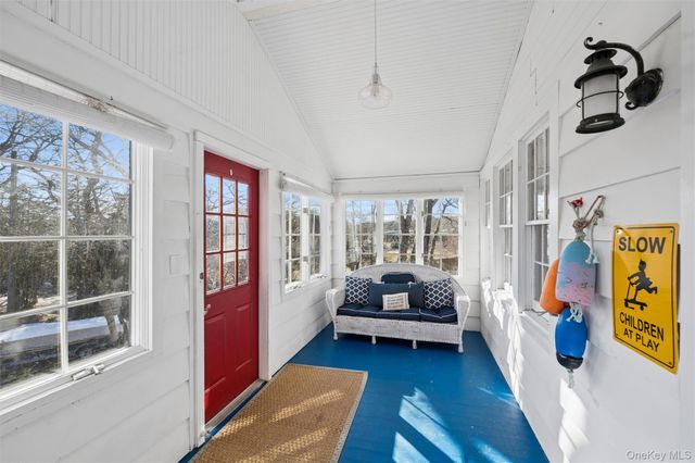 6 Private Row, Hampton Bays, NY 11946