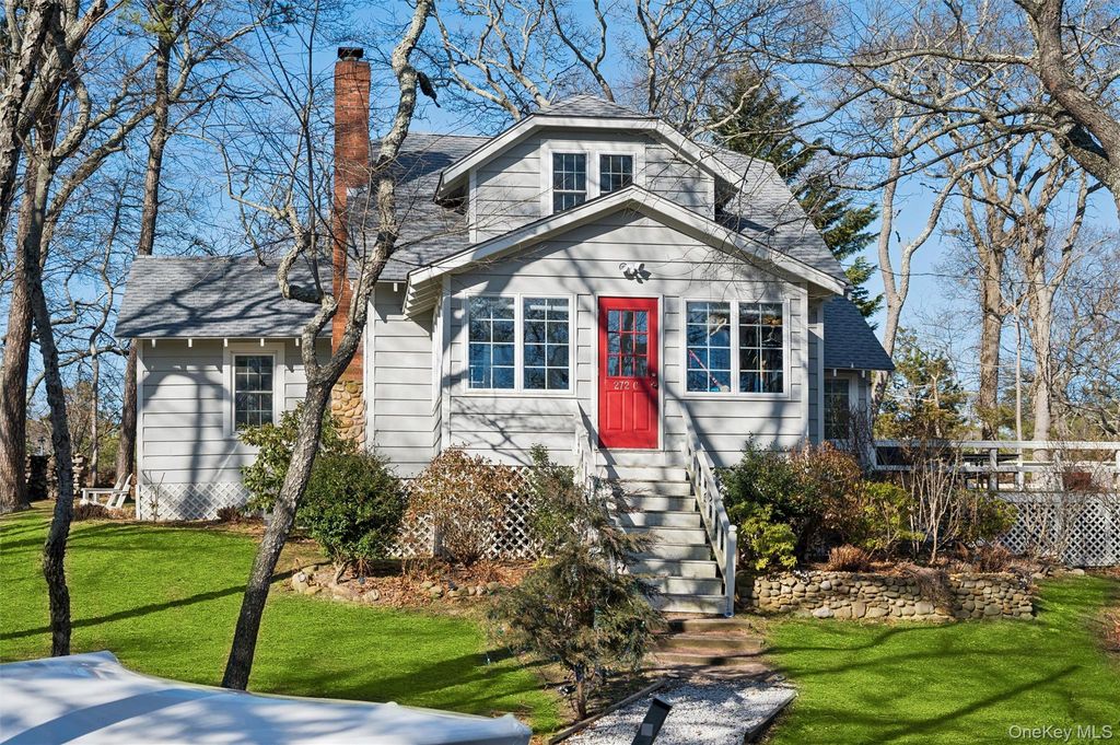 6 Private Row, Hampton Bays, NY 11946