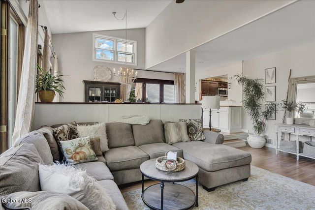 3 Sweetbriar Lane, Queensbury, NY 12804