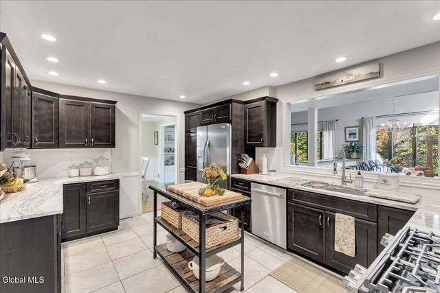 3 Sweetbriar Lane, Queensbury, NY 12804