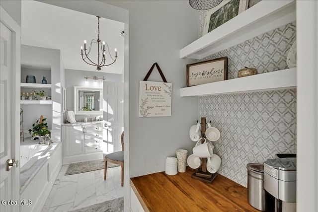 3 Sweetbriar Lane, Queensbury, NY 12804