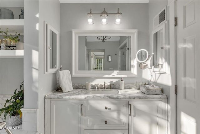 3 Sweetbriar Lane, Queensbury, NY 12804