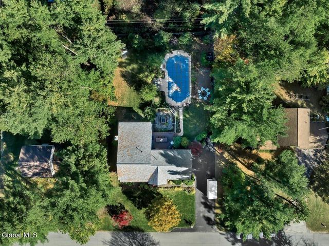 3 Sweetbriar Lane, Queensbury, NY 12804