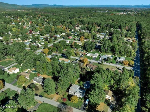 3 Sweetbriar Lane, Queensbury, NY 12804