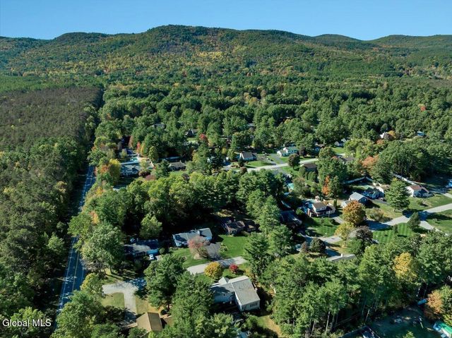 3 Sweetbriar Lane, Queensbury, NY 12804