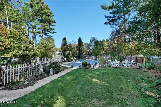 3 Sweetbriar Lane, Queensbury, NY 12804