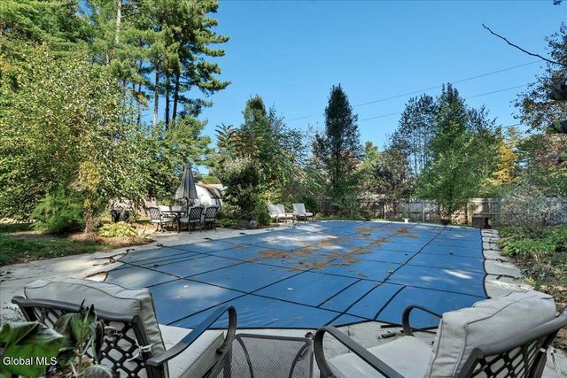 3 Sweetbriar Lane, Queensbury, NY 12804