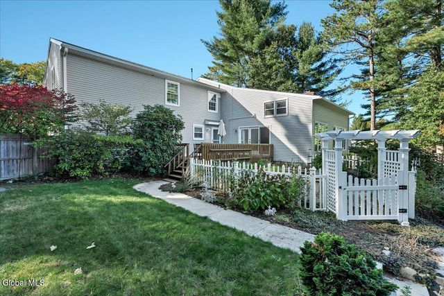 3 Sweetbriar Lane, Queensbury, NY 12804