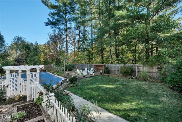 3 Sweetbriar Lane, Queensbury, NY 12804