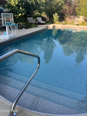 3 Sweetbriar Lane, Queensbury, NY 12804