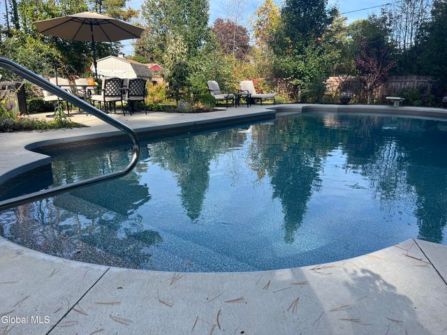 3 Sweetbriar Lane, Queensbury, NY 12804