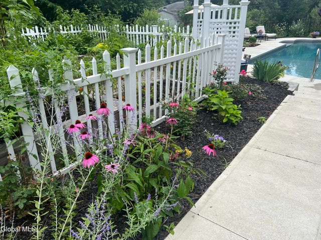 3 Sweetbriar Lane, Queensbury, NY 12804