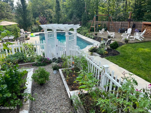 3 Sweetbriar Lane, Queensbury, NY 12804