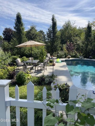 3 Sweetbriar Lane, Queensbury, NY 12804