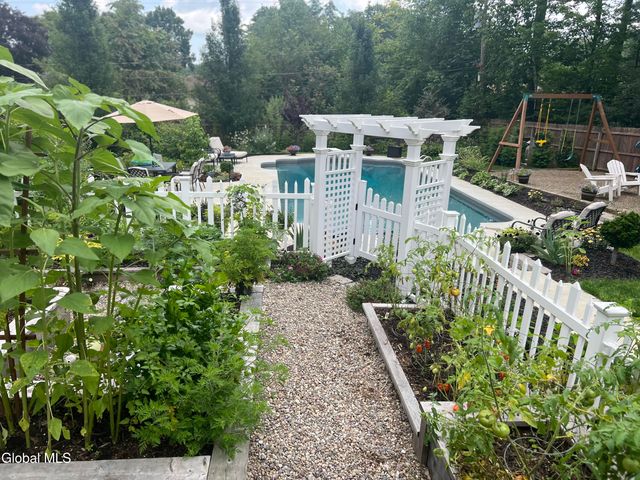 3 Sweetbriar Lane, Queensbury, NY 12804