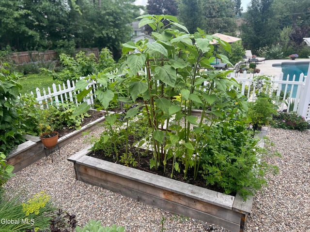 3 Sweetbriar Lane, Queensbury, NY 12804