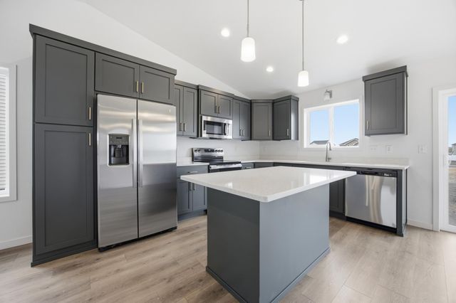 2414 38th Avenue S, Moorhead, MN 56560