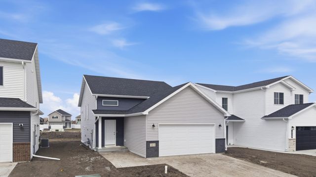 2414 38th Avenue S, Moorhead, MN 56560