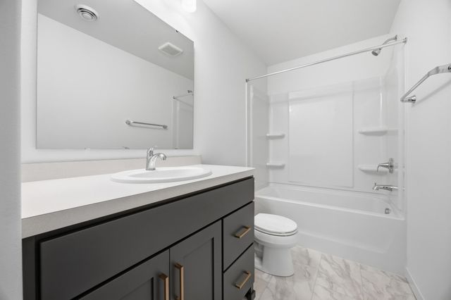 2414 38th Avenue S, Moorhead, MN 56560