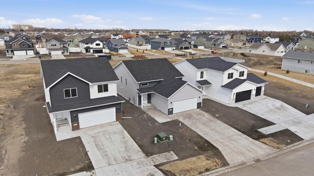 2414 38th Avenue S, Moorhead, MN 56560