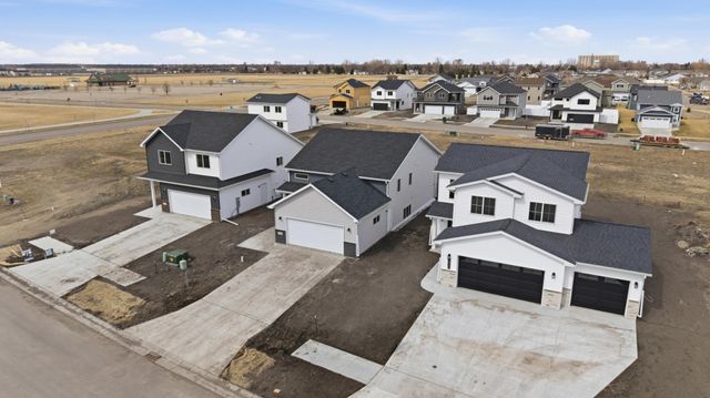 2414 38th Avenue S, Moorhead, MN 56560