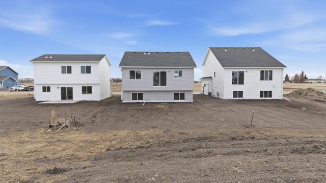 2414 38th Avenue S, Moorhead, MN 56560