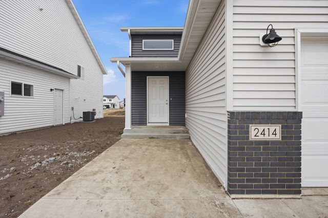 2414 38th Avenue S, Moorhead, MN 56560
