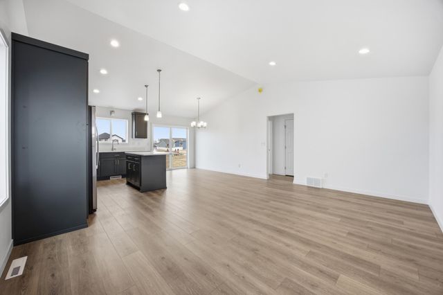 2414 38th Avenue S, Moorhead, MN 56560