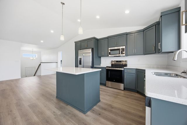 2414 38th Avenue S, Moorhead, MN 56560