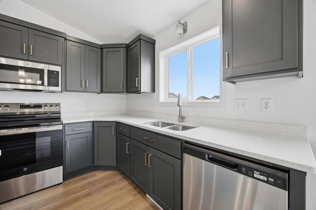 2414 38th Avenue S, Moorhead, MN 56560