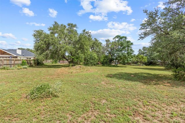 1205 Mountain View DR, San Marcos, TX 78666
